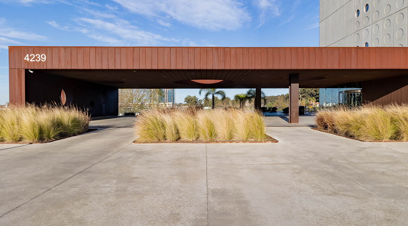 Hampton by Hilton jardines ingreso