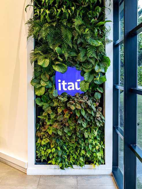Itaú oficinas - muros verdes